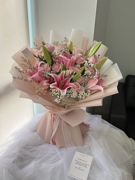 Lily Bouquet – A Symphony of Elegance and Charm